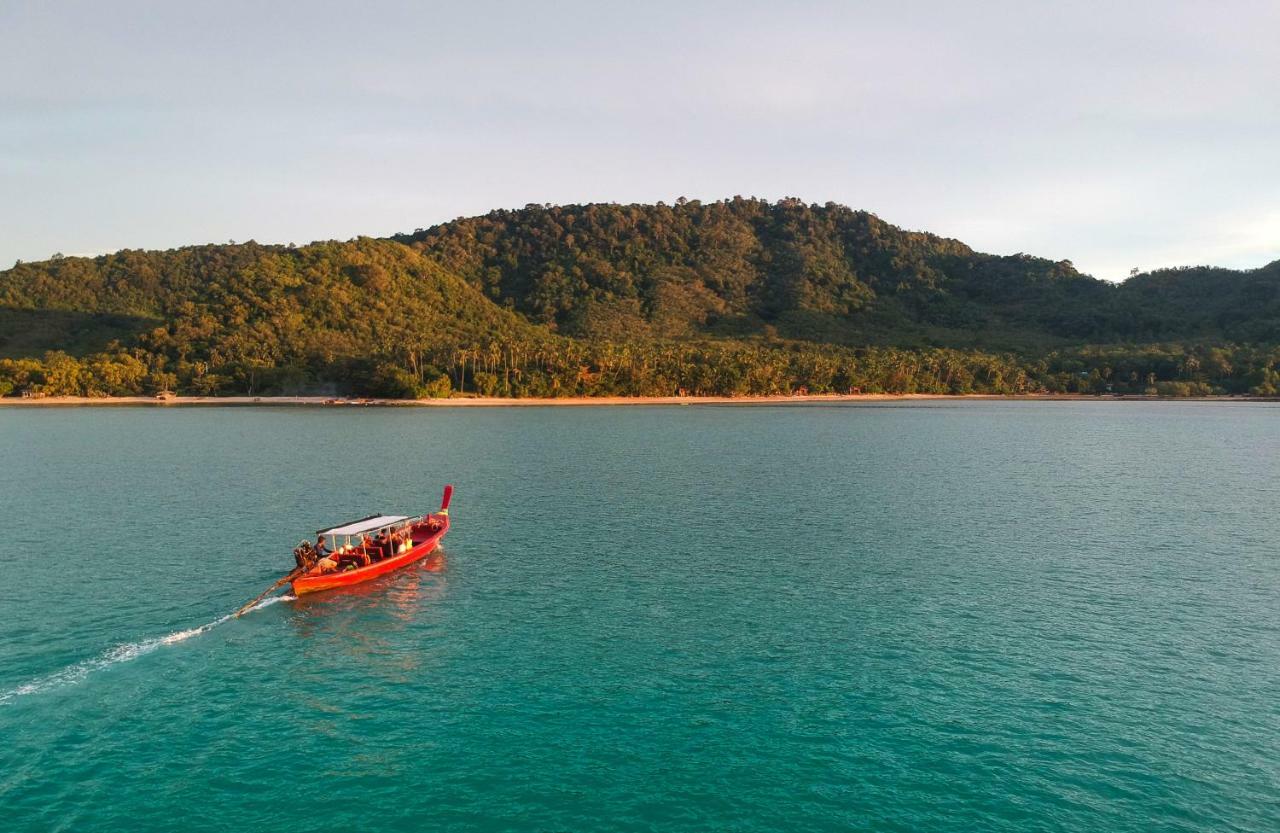 Baan Mai Beachfront Lone Island Phuket Eksteriør bilde