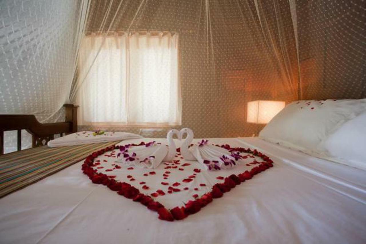 Baan Mai Beachfront Lone Island Phuket Eksteriør bilde