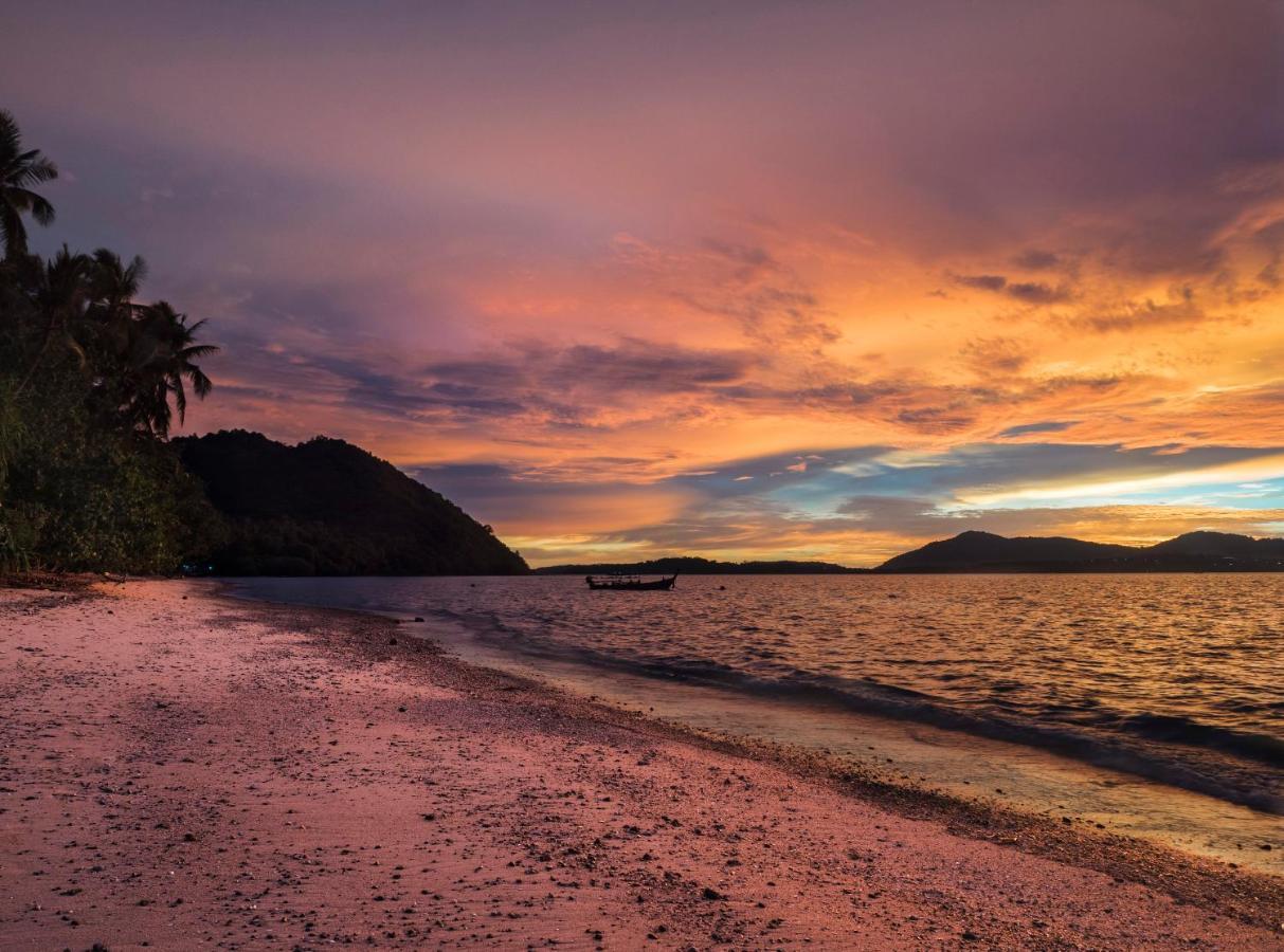 Baan Mai Beachfront Lone Island Phuket Eksteriør bilde