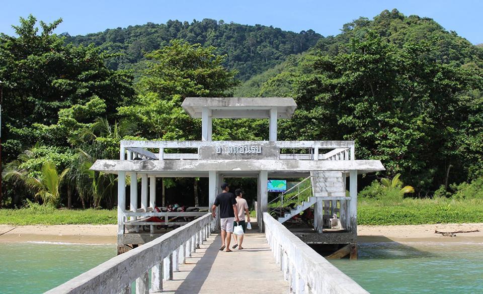 Baan Mai Beachfront Lone Island Phuket Eksteriør bilde